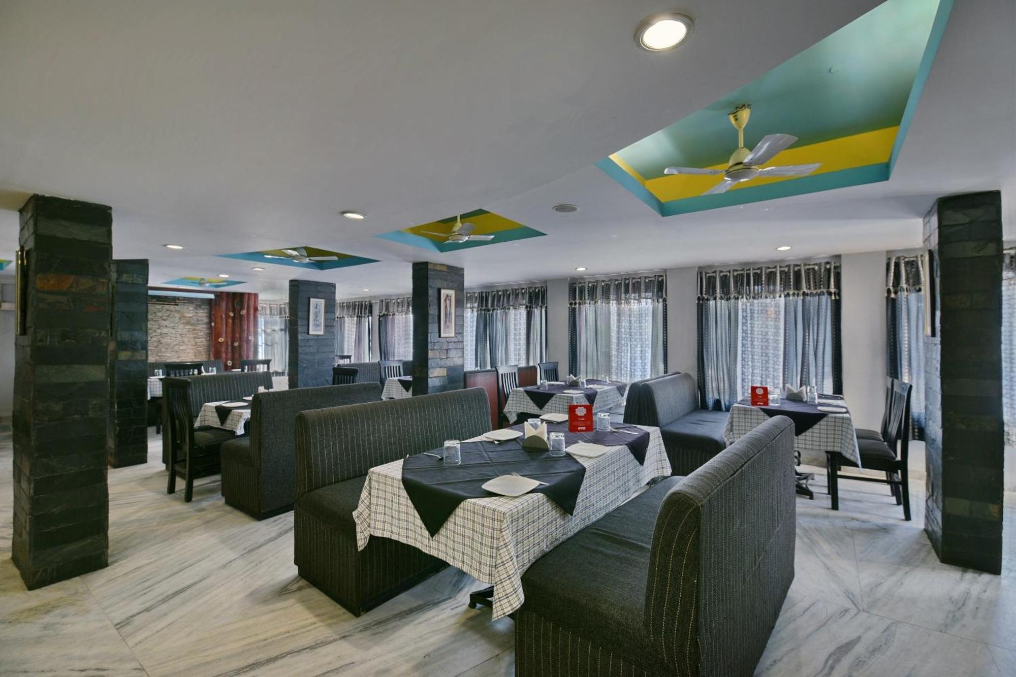 Collection O Diamond And Residences Indore Buitenkant foto