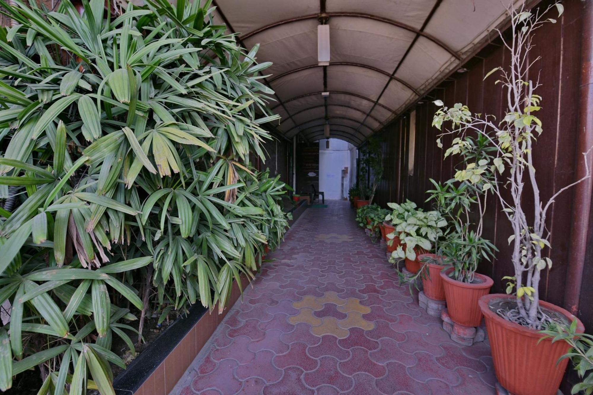 Collection O Diamond And Residences Indore Buitenkant foto