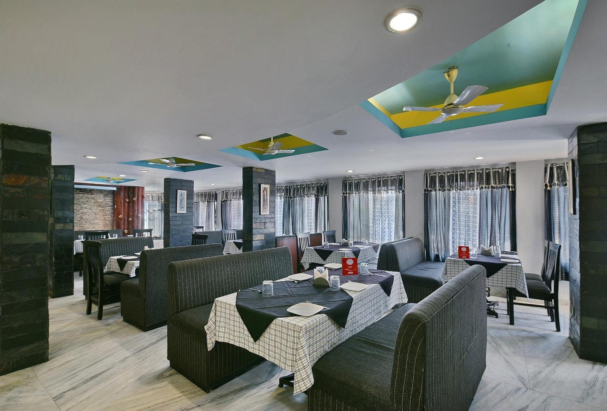 Collection O Diamond And Residences Indore Buitenkant foto
