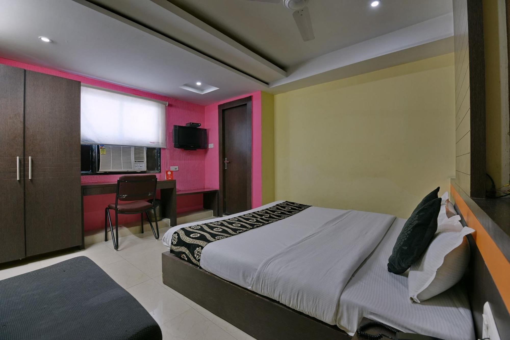 Collection O Diamond And Residences Indore Buitenkant foto