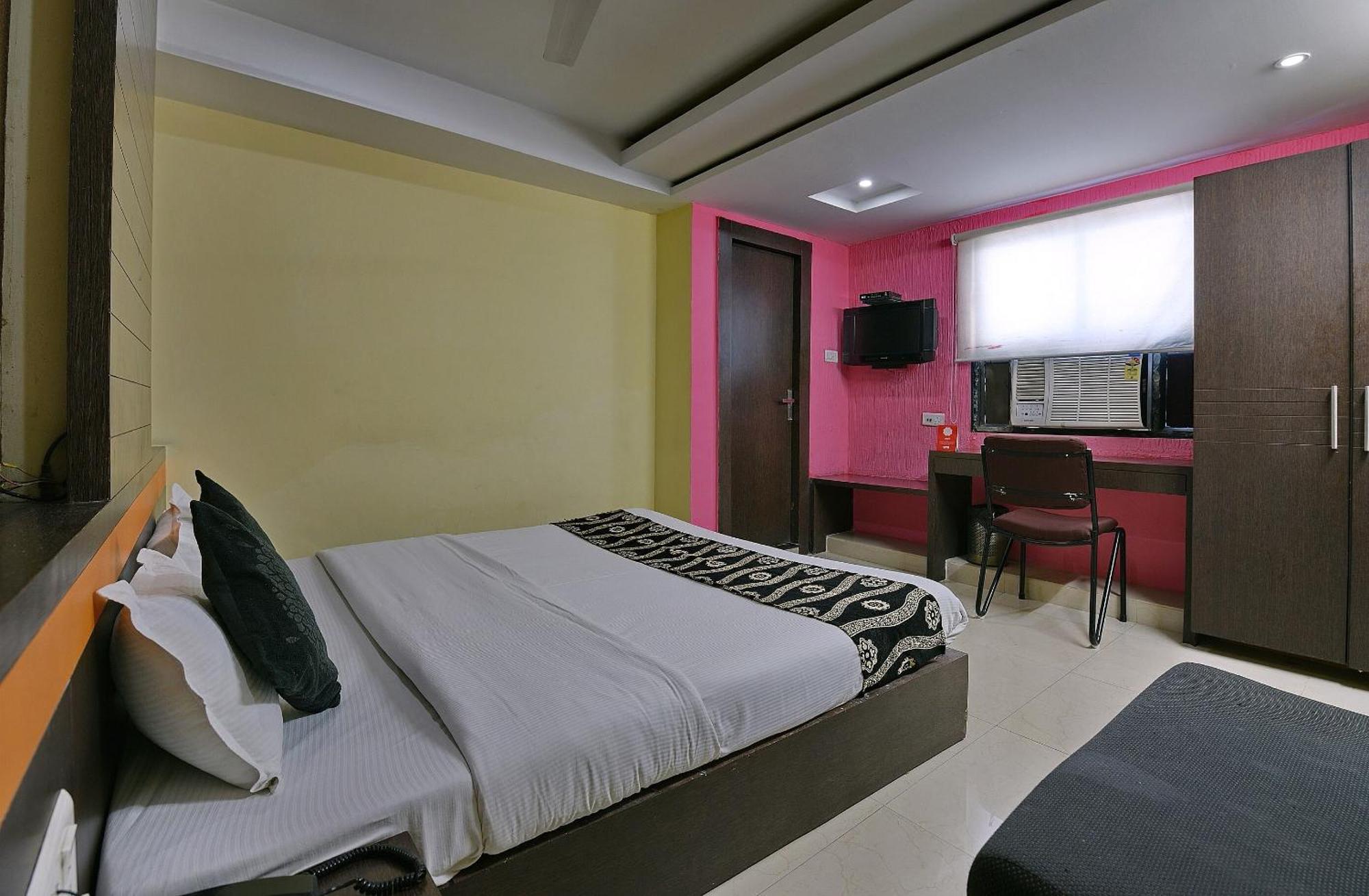Collection O Diamond And Residences Indore Buitenkant foto
