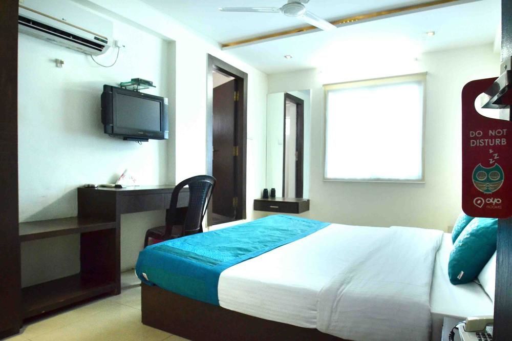 Collection O Diamond And Residences Indore Buitenkant foto